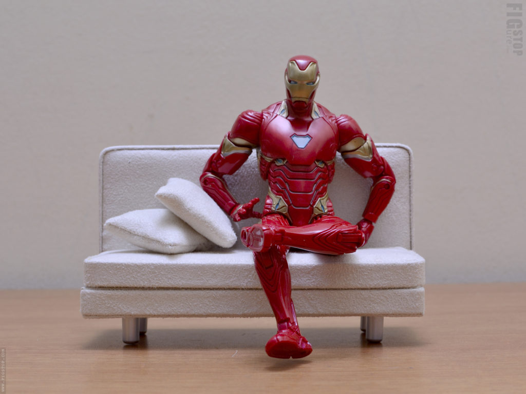 ManyToys Iron Man Mark50 in Sofa