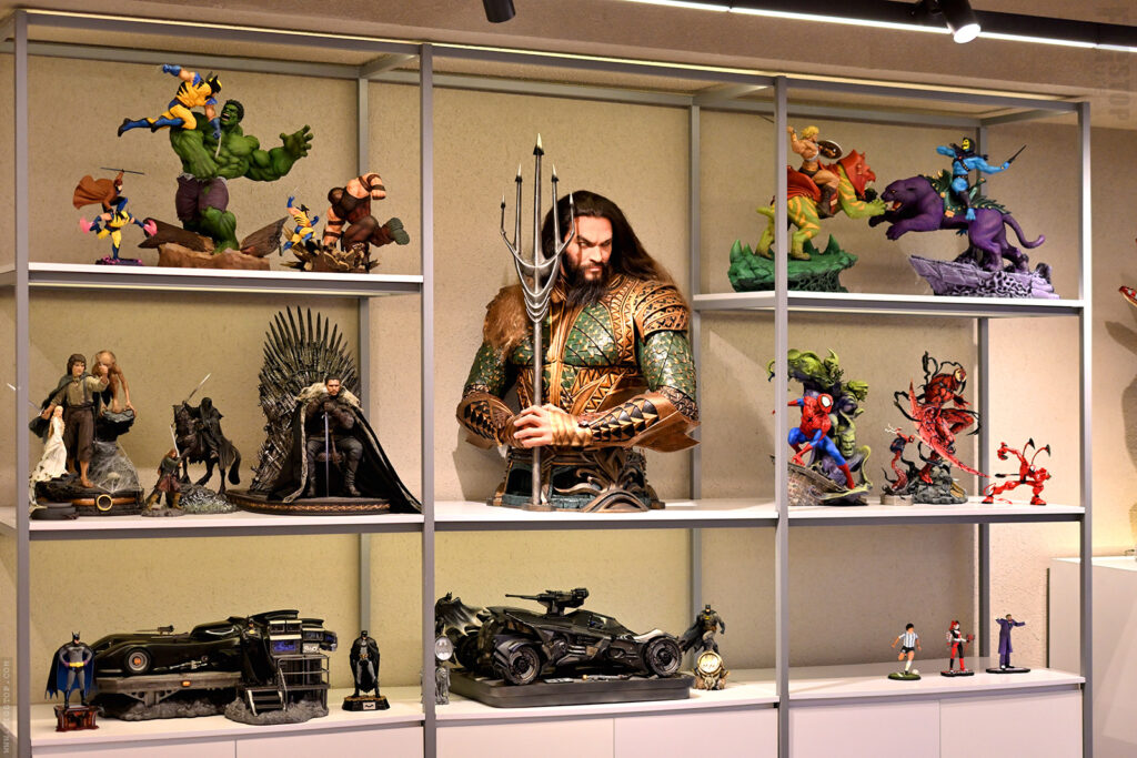 Fatcat Collectibles - Statue Display